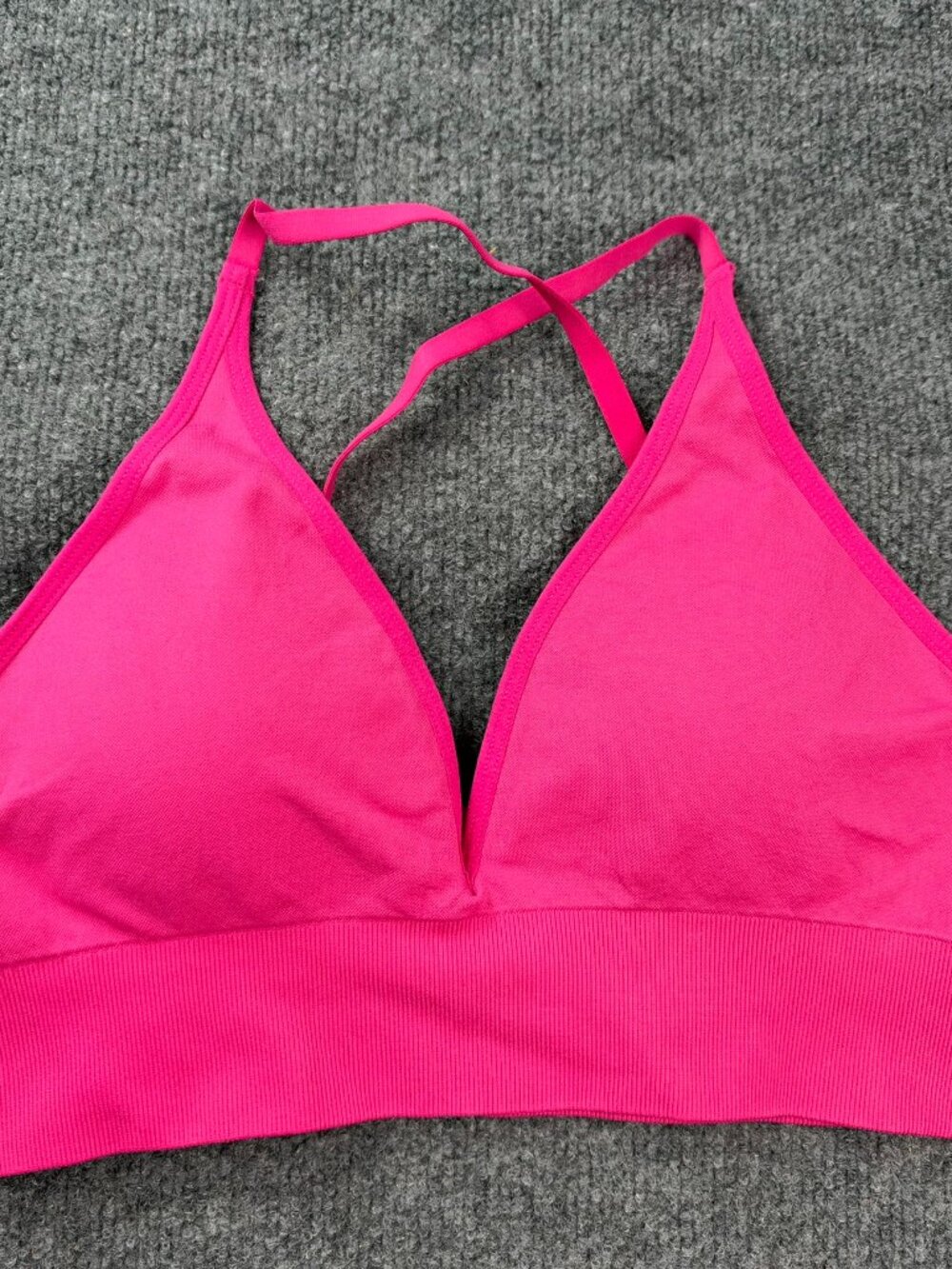 Hot Pink Seamless Bralette Size M Crossback V-Neck Ribbed Wirefree Sports Bra